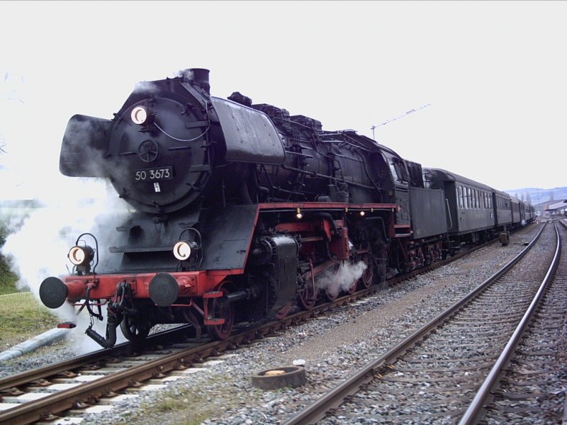 50 3673 des Nostalgie Rhein-Express am 06.01.2007 auf der Fahrt nach Rottweil beim Wasserfassen in Neunkirch bei Schaffhausen in der Schweiz