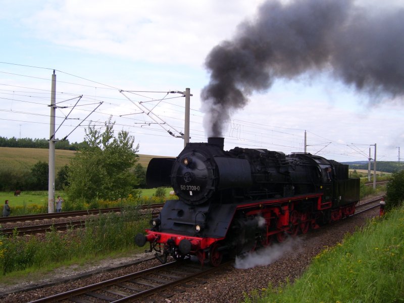 50 3708 aus Stassfurt am 24.08.08 bei der Lokparade im SEM. Sie ist die letzte 50er die bei der DR Rekonstruiert wurde. Dieses Jahr waren die erste (50 3501) und die letzte Reko 50er in Chemnitz zu Gast.