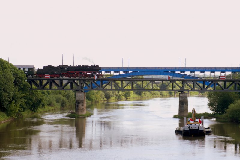 50 3708 unterwegs zum Sachsen-Anhalt Tag nach Merseburg.�berquerung der Saale in Bernburg.