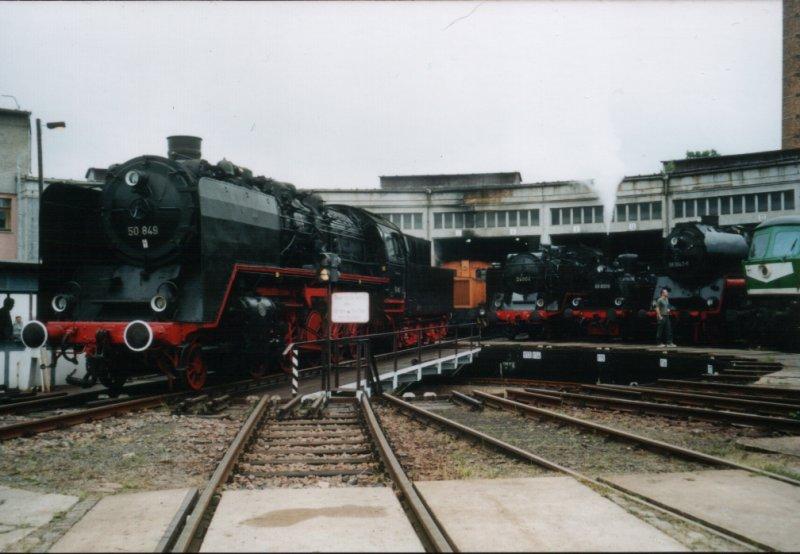 50 849 auf der Drehscheibe im Bw Glauchau 2002