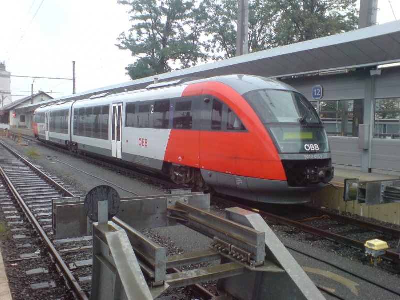 5022 016-1 der BB in Bahnhof  St. Valentin am Bahnsteig 12 abgestellt, am 15.09.08