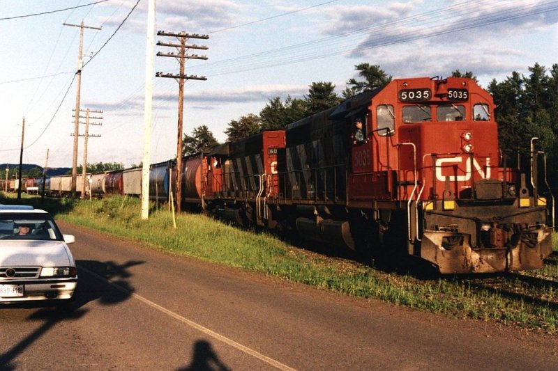 5035 und 5081 mit 98 wagons bei Twin City am 02-07-1993. Bild und scan: Date Jan de Vries.