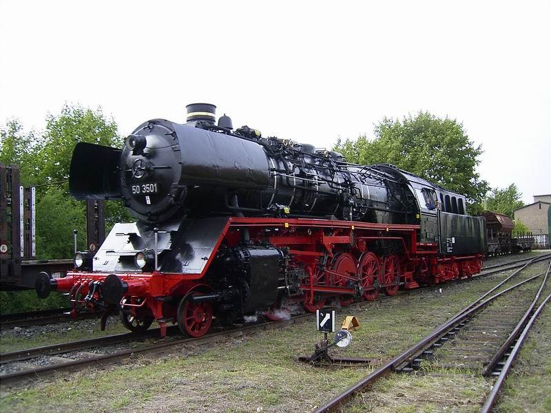503501, die Werkslok des RAW Meiningen, ist am 06.09.2003 bei den Dampfloktagen im Einsatz,