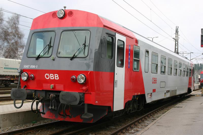 5047 006-1 am 17.4.2006 im Bahnhof Schwarzenau.