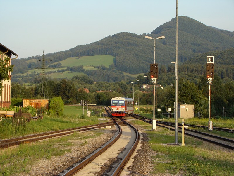 5047 010-3 in Bahnhof Traisen.21.07.2009