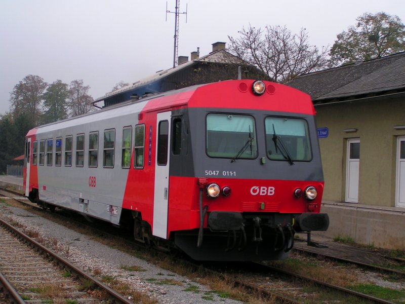 5047 011-1 verlsst als (R7013)den Bahnhof Wieselburg/Erlauf;081022