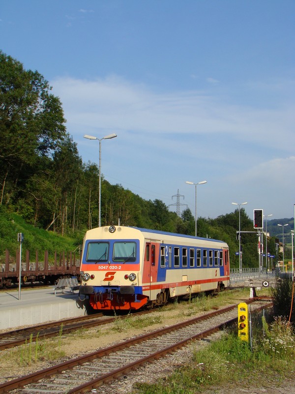 5047 020-2 in Bahnhof Traisen.21.07.2009