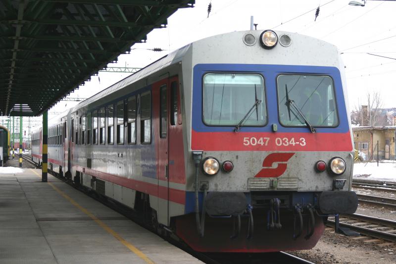 5047 034-3 der BB wartet im Bahnhof Sopron auf die Rckfahrt nach Wiener Neustadt. (7.2.2006)
