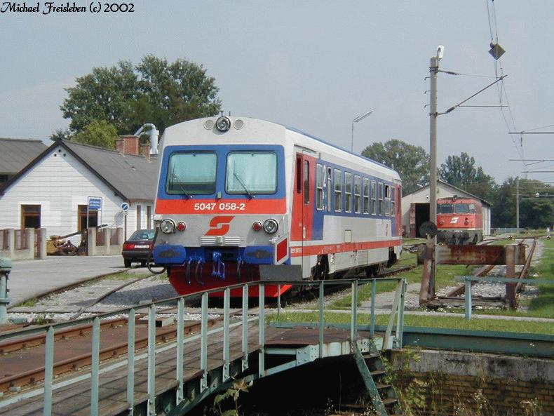 5047 058-2; im Bahnhof Bruck/Leitha, am 21-08-2002