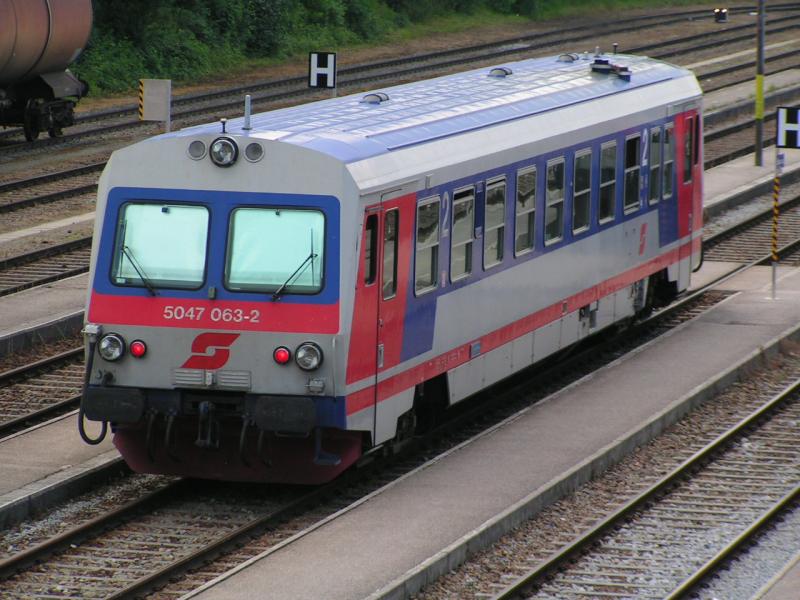 5047 063-2 am Bhf. Ried i.I. (2005-06-18)