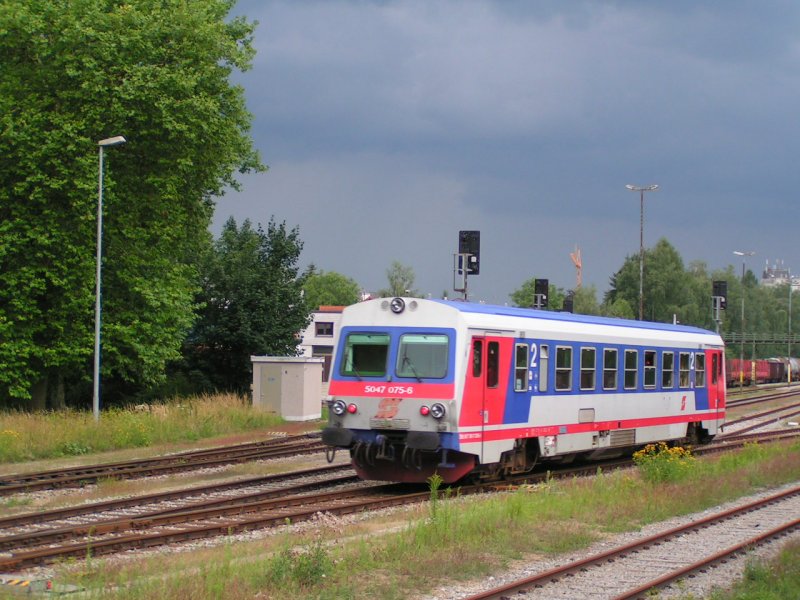 5047 075-6 als R3481 bei der Einfahrt Bhf. RIED i.I. 2006-08-10