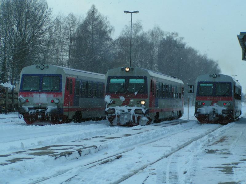 5047 077-2/ 087-1/ 082-2 im Schneetreiben am Bhf. RIED 060211