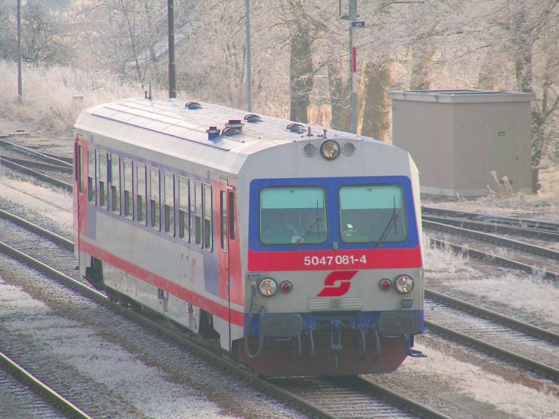 5047 081-4 als R5968 bei der Einfahrt Bhf. RIED i.I. 061228