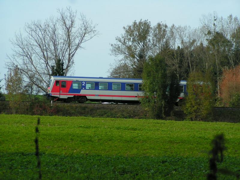 5047 als R3467 in herbstlicher Landschaft 
(kurz vor RIED i.I. 2005-10-23)