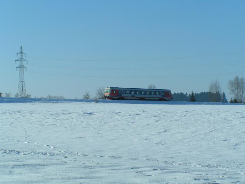 5047 in winterlicher Landschaft, Bereich Hausruckbahn 2006-01-13