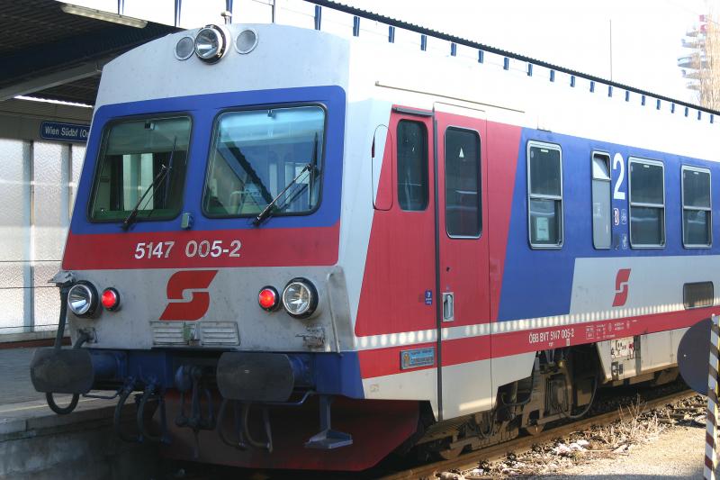 5147 005-2 am 9.2.2006 in Wien Sdbahnhof(Ost).