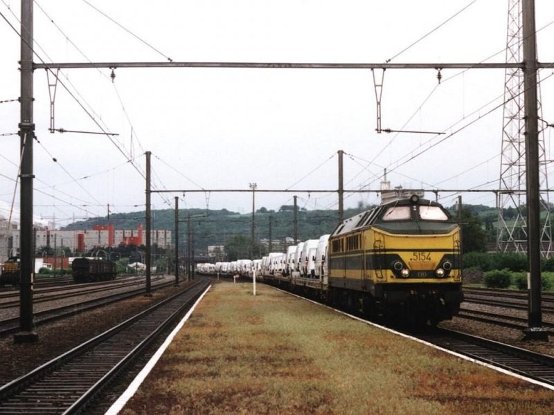 5154 mit Gterzug auf Bahnhof Bressoux am 16-5-2001. Bild und scan: Date Jan de Vries.