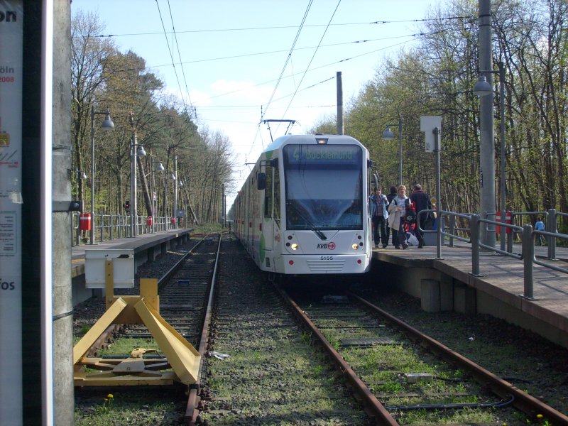 5155 - Linie 4 - Schlebusch - 20.04.2008: Soeben ist TW 5155 mit Werbung fr die KlnMesse in Leverkusen- Schlebusch, an der Endhaltestelle der Linie 4, eingetroffen.