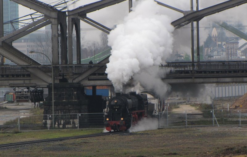 52 4867 auf der Hafenbahn in Frankfurt/Main
07.Dezember 2008