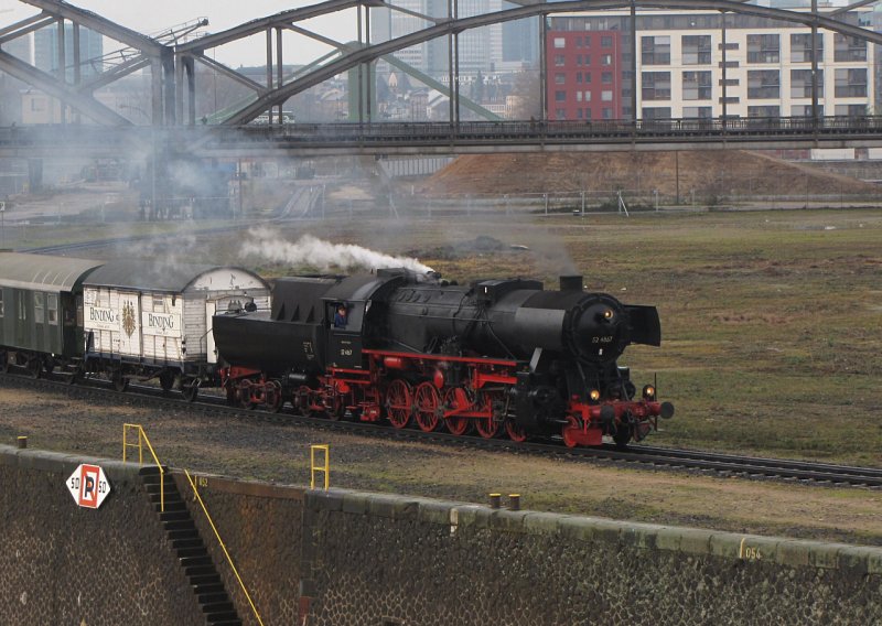 52 4867 auf der Hafenbahn in Frankfurt/Main
07.Dezember 2008