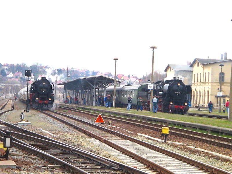 52 8029 und  8079 im Bahnhof Nossen, 07.04.07
