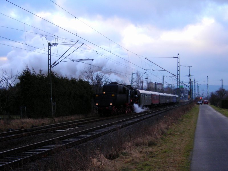 52 8038 mit einem Sonderzug in Weetzen (8.2.09)
