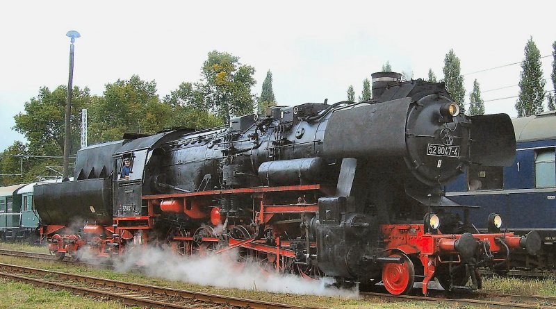 52 8047-0 whrend der Lokparade im ehem. Bw Schneweide, 1.10.2006