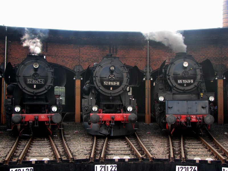 52 8047-4,52 8149-8 und 65 1049-9 standen vor dem Schuppen in Chemnitz-Hilbersdorf.25.08.07.