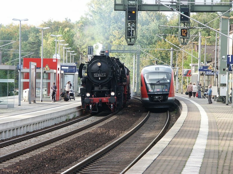 52 8047 mit dem Sonderzug in Richtung Grlitz, bei der Ankunft im Hp Dresden Klotsche. 13.10.2007