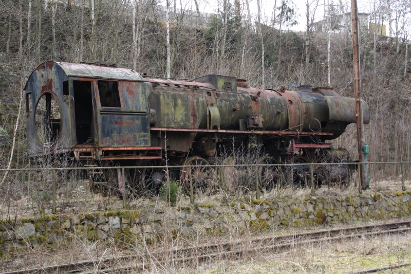 52 8069 im Eisenbahnmuseum Schwarzenberg auf bessere Zeiten. (14.03.09) 