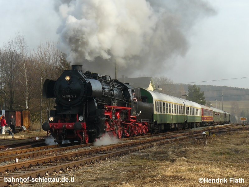 52 8079-7 bei der Ausfahrt aus dem Bahnhof Schlettau am 23.02.2008