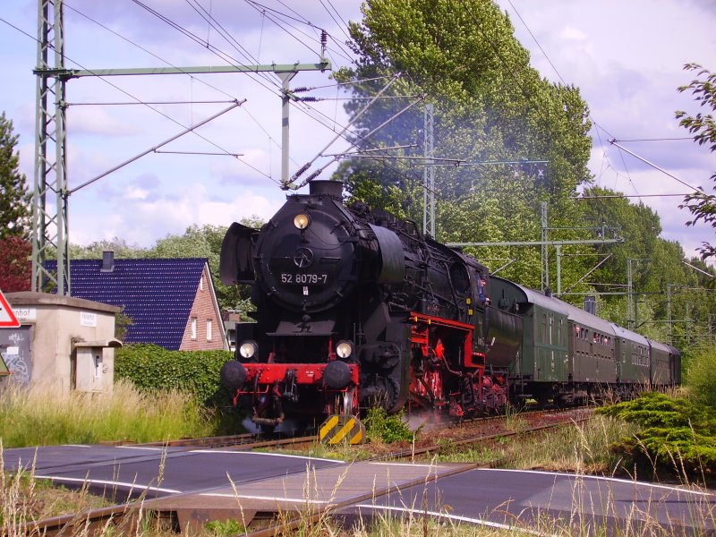 52 8079-7 mit dem Sonderzug nach Niebll. Dort wird sie im Sommer die Zge der NEG bespannen. Elmshorn, 12.06.08