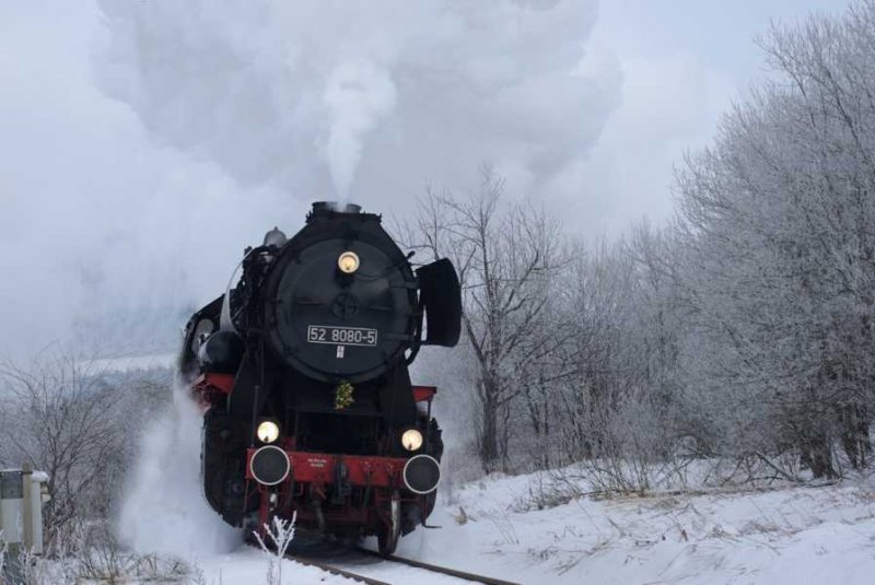 52 8080-5 mit Volldampf unterwegs kurz vor Altenberg . (15.12.07) 