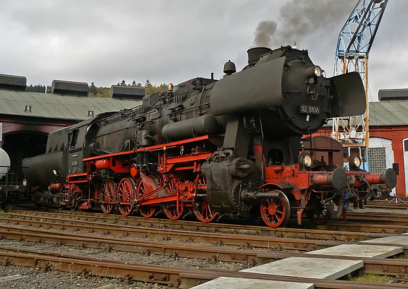 52 8106, aufgenommen am 24.10. beim Lokschuppenfest in Siegen.