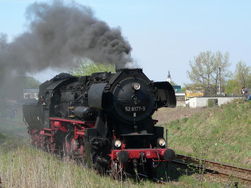 52 8177-9 am 30.4.2005 auf dem Dampflokfest in Wolsztyn (Polen).