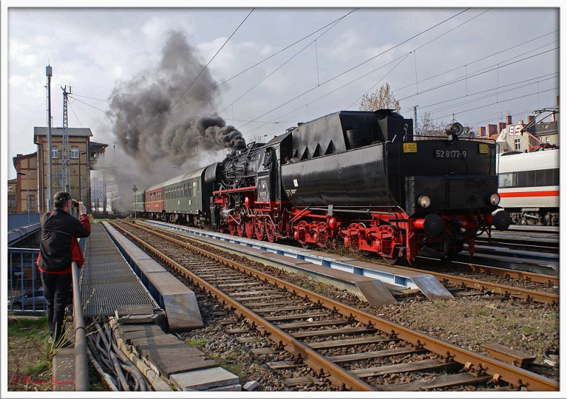 52 8177-9 am S-Bahnhof Greifswalder Strae.
05.04.2009