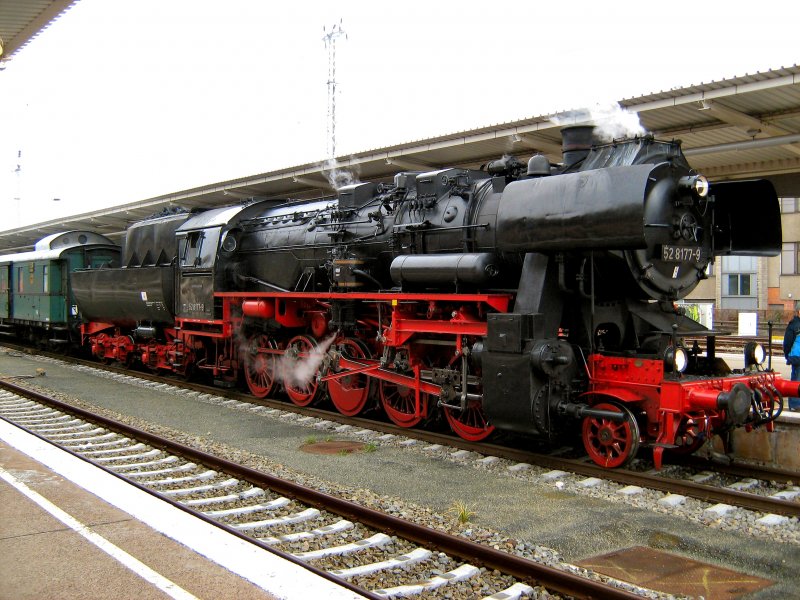 52 8177-9 in Berlin-Lichtenberg vor der Abfahrt nach Potsdam Hbf am 9. 12. 2007