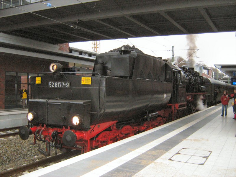 52 8177-9 vor Sonderzug in Berlin-Gesundbrunnen, 9. 12. 2007
