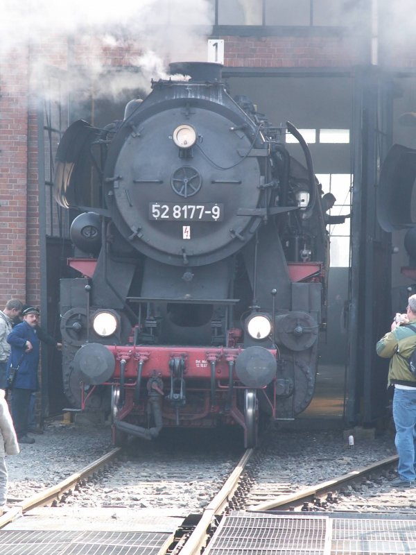 52 8177 am 21.3.09 bei der Saisonerffnung im BW Dresden Altstadt.
