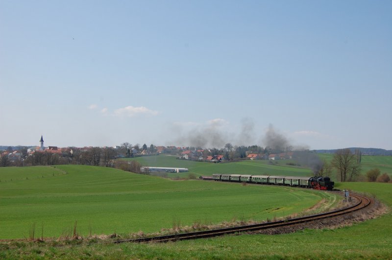 52 8195 bei Gebenbach am 11.04.2009 (Strecke Amberg-Schnaittenbach)
