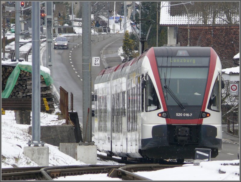 520 016-7 verlsst die Station Beinwil am See an der Seetalbahn Richtung Lenzburg. (25.03.2008)