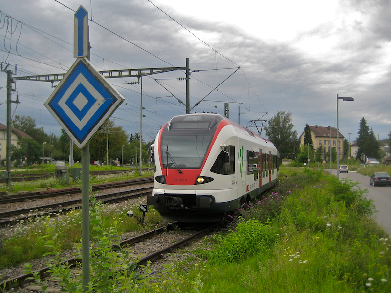 521 005-9 der Regio S-Bahn Basel steht am 30. Juli 2009 in Konstanz abgestellt.
