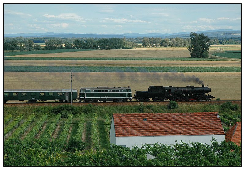 52.4984 und 2143 040 als Verstrkung mit dem Sonderzug R 16326 von Wien nach Spitz a.d. Donau am 23.6.2007 in Hadersdorf am Kamp.