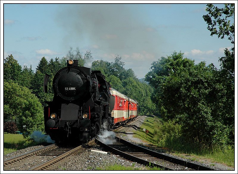52.4984 am 18.5.2007 mit dem GKB-Plandampfzug R 8555 von Graz nach Wies-Eibiswald, aufgenommen kurz vor Lannach.