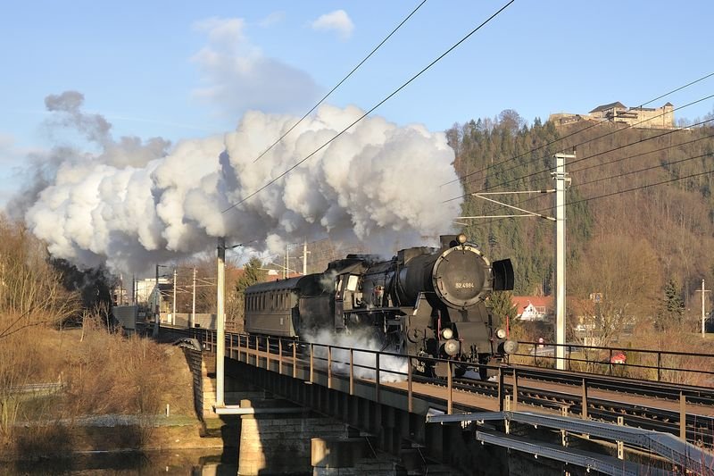 52.4984 am 4.1.2009 als LZ17045 von Mrzzuschlag nach Knittelfeld. Hier bei Bruck an der Mur.