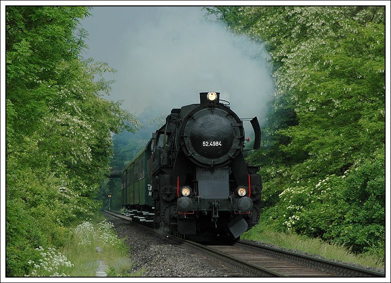 52.4984  Eberhard  als E 16270 aus Knittelfeld kommend, und ab Graz als SPz 16270 bis Lieboch weitergefhrt, am 17.5.2007, im Kaiserwald aufgenommen zw. Premsttten-Tobelbad und Lieboch.