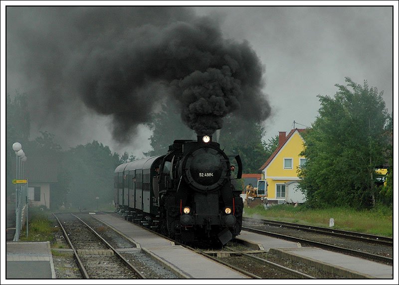 52.4984 mit dem E 16270 von Knittelfeld nach Graz, und ab Graz nach Lieboch als SPz 16270, bereits auf dem Netz der GKB beim Halt in Premsttten-Tobelbad am 17.5.2007.