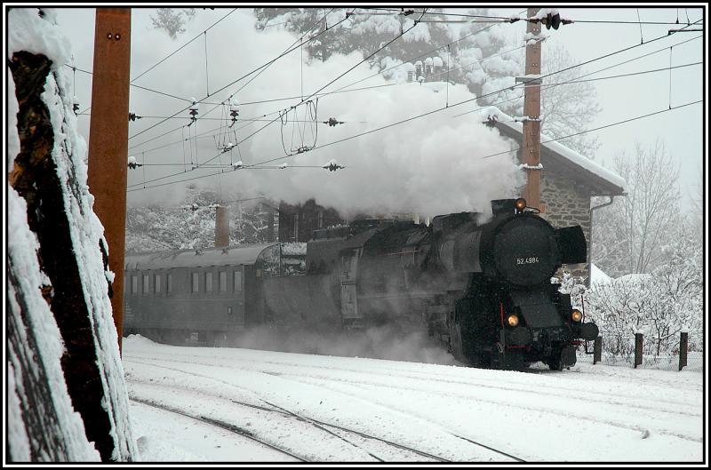 52.4984 mit ihrem Sdz 16011 am 6.1.2006 bei der Ausfahrt aus Breitenstein.
