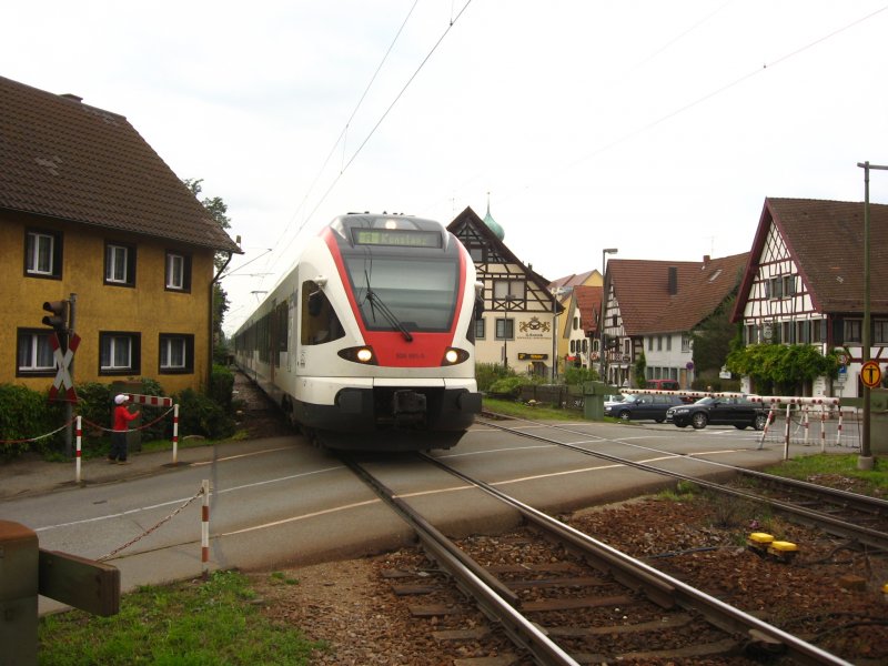526 651-5 als (Seehas) SBB36533 nach Konstanz bei der Einfahrt Allensbach 6.9.07