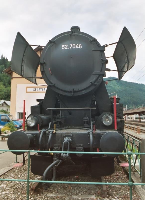52.7046 als Denkmallok im Bhf. Selzthal im August 2003